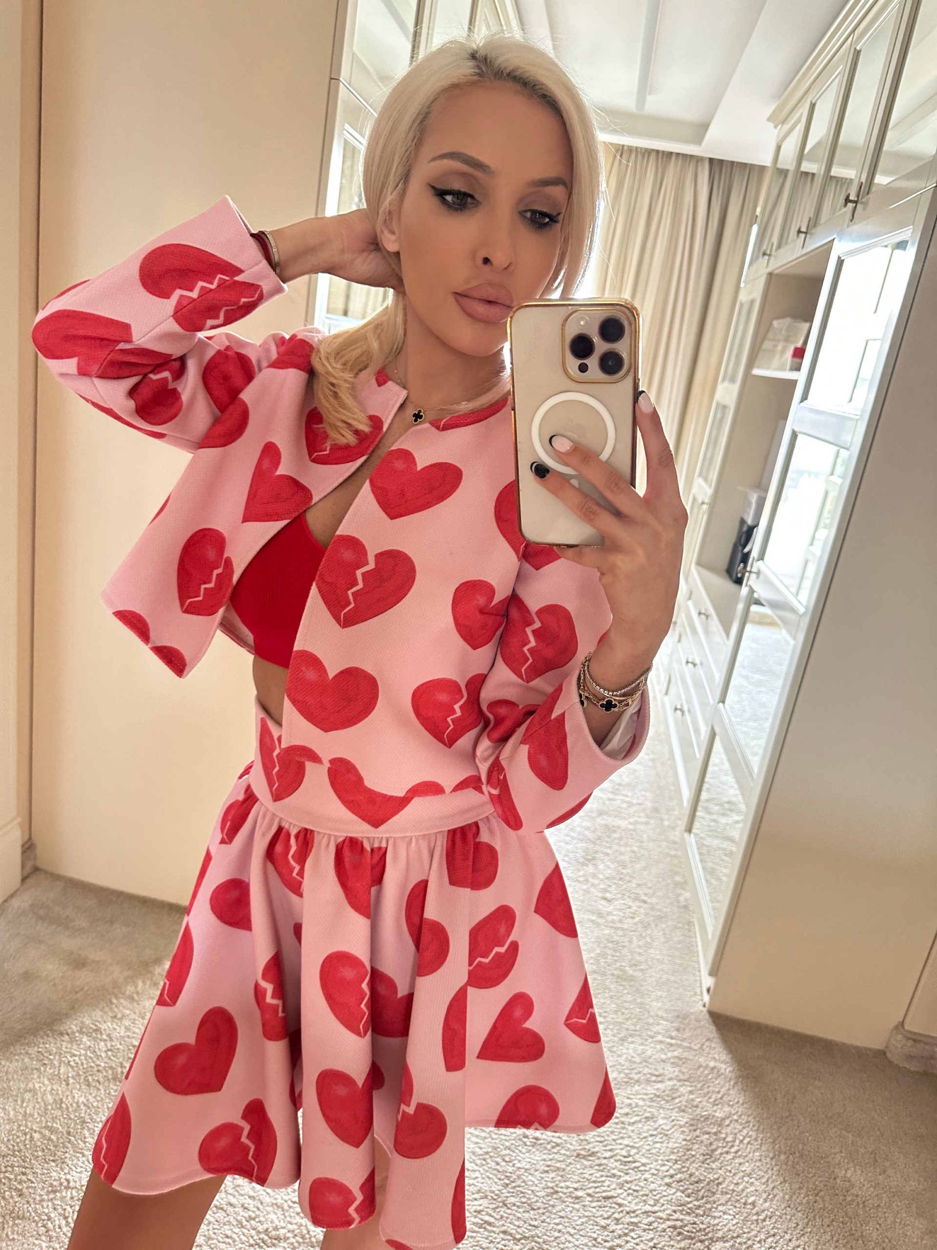 Пола “Love”